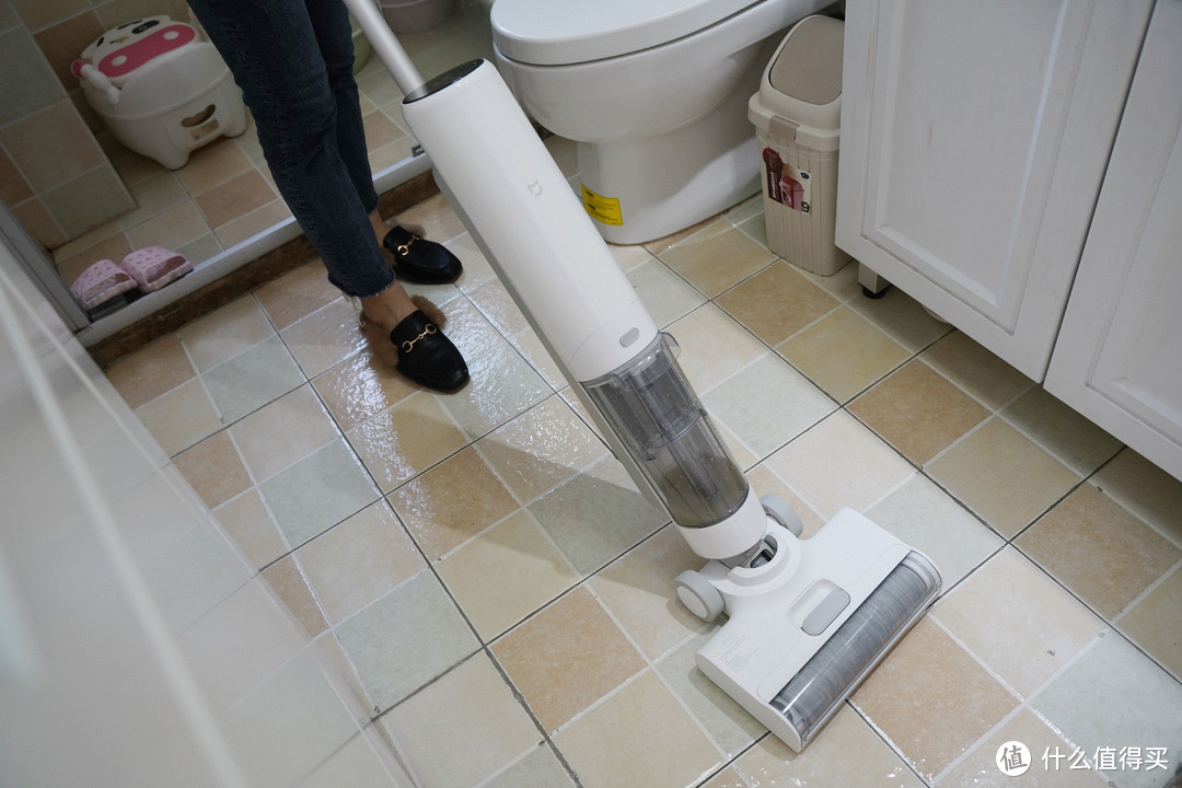 解锁家居清洁又一懒人妙招：吸拖洗合一，还能自己烘干的米家高温无线洗地机！