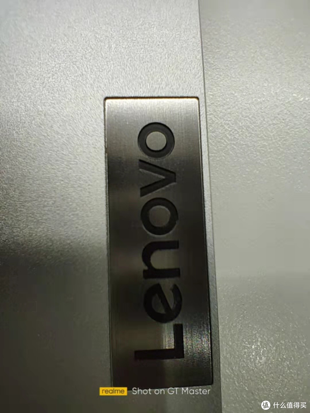 C面Lenovo的铭牌