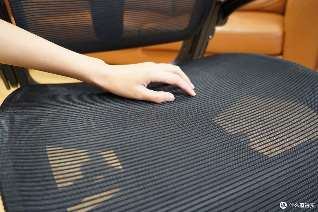 不做“身残志坚”的打工人,你真的需要一把舒适的人体工学椅!