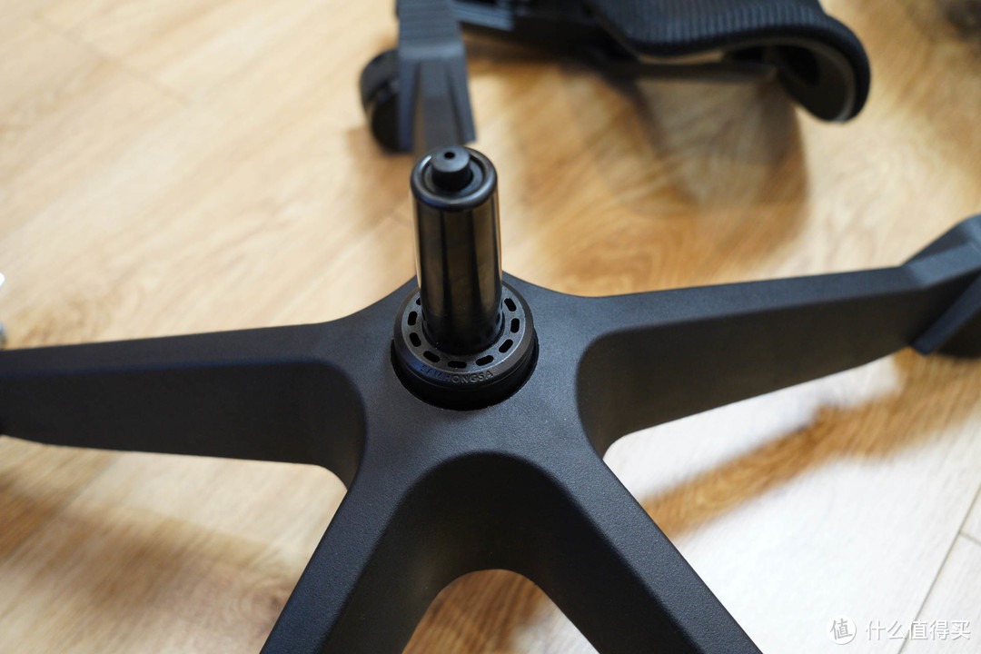 不做“身残志坚”的打工人,你真的需要一把舒适的人体工学椅!