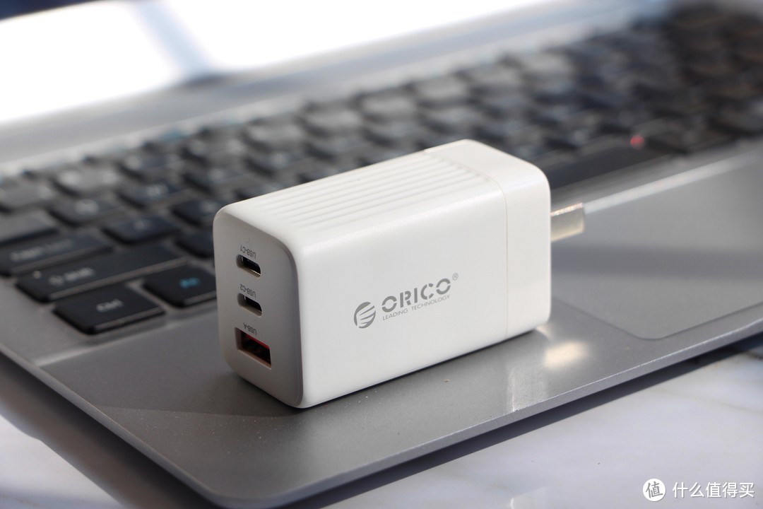 ORICO 65W 氮化镓充电器 | 多设备拓展兼容 超级快充上手体验