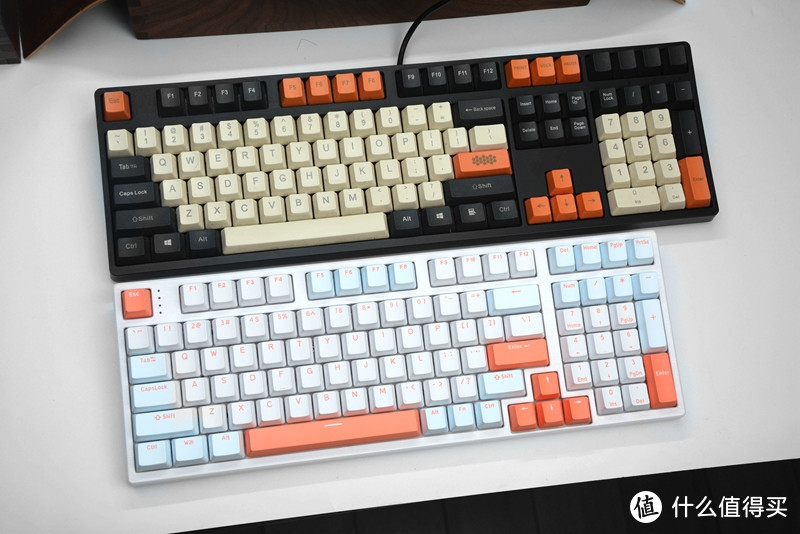 多配色键帽的2.0时代已到来，HELLO GANSS HS98T三模机械键盘开箱