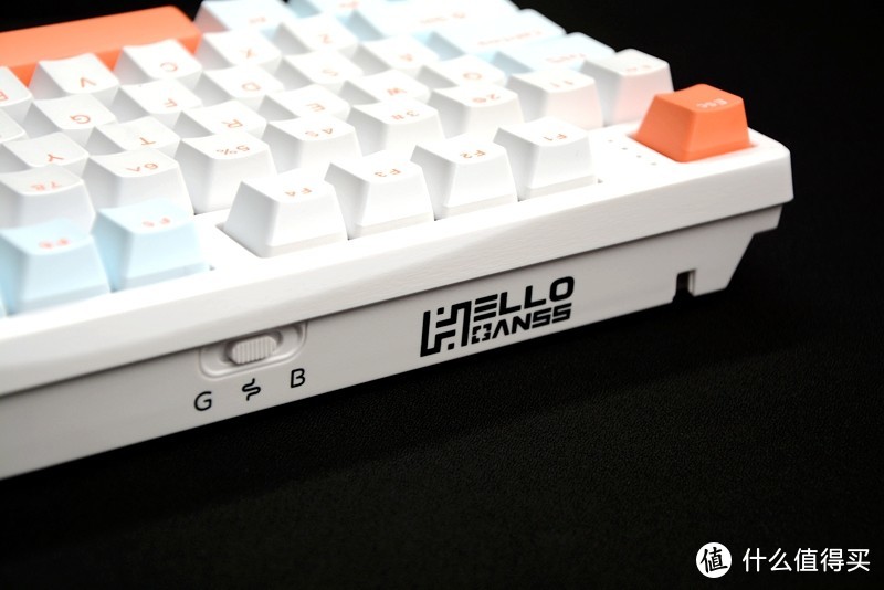 多配色键帽的2.0时代已到来，HELLO GANSS HS98T三模机械键盘开箱