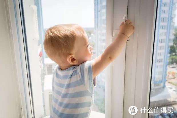 儿童坠楼事件频发只因家中未安装防盗窗，牢记这5点教你装好防盗窗！