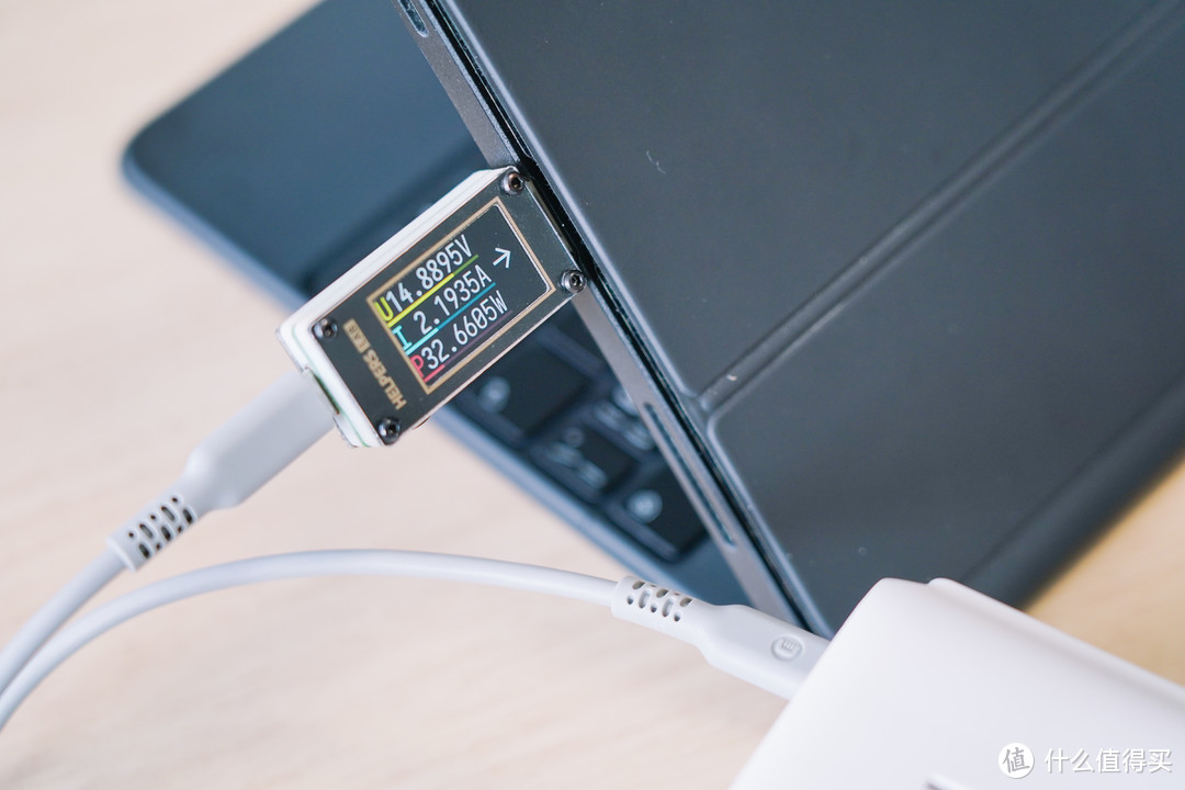 小巧不占地，插座的再进化：自带USB快充的绿联30W/65W智充魔盒