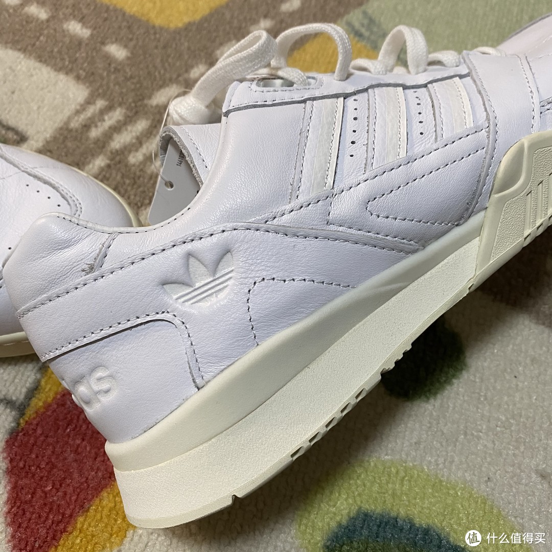 重回90年代，复古百搭小白鞋adidas A.R. TRAINER