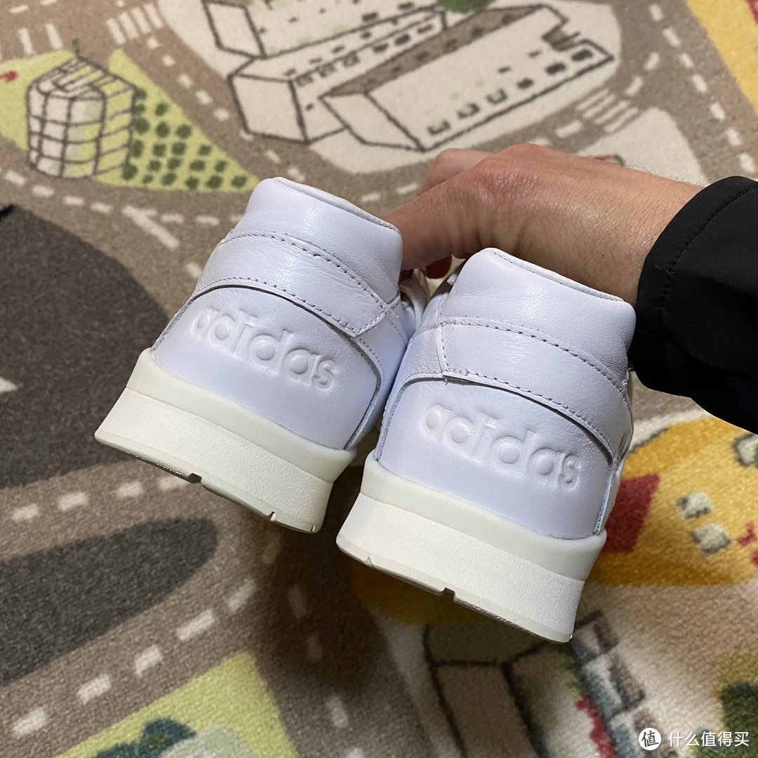 重回90年代，复古百搭小白鞋adidas A.R. TRAINER