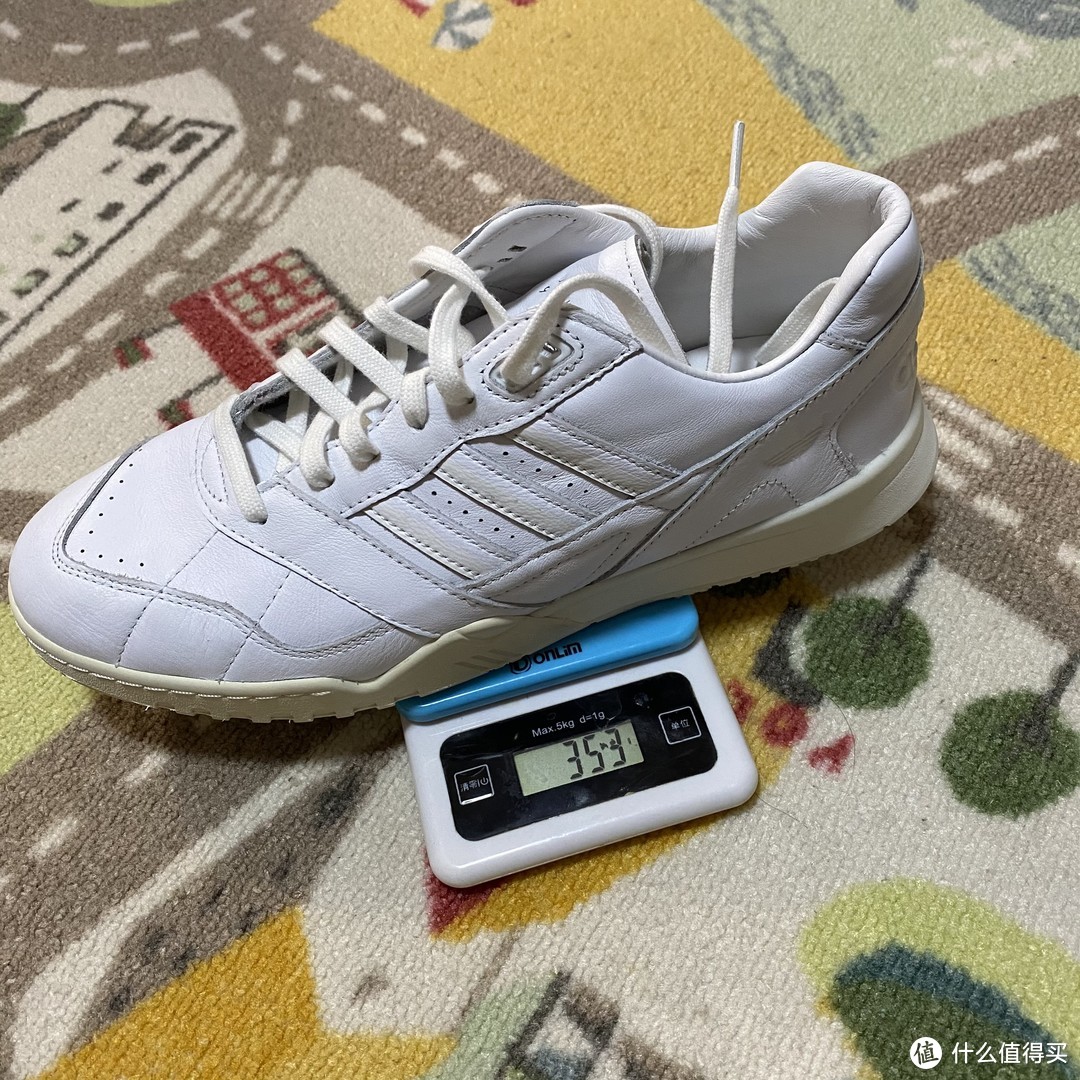 重回90年代，复古百搭小白鞋adidas A.R. TRAINER