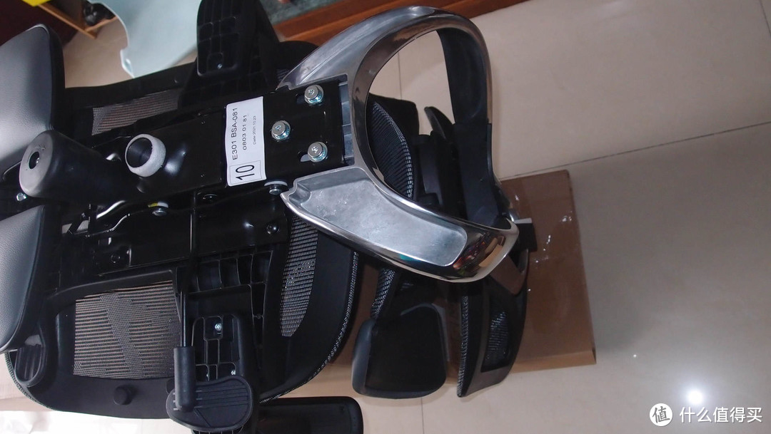 可调节项爆表 - 黑白调 E3 人体工学椅