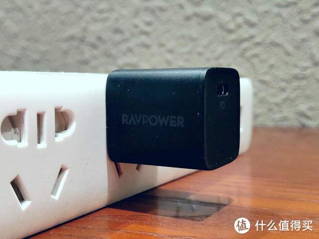 与苹果原装充电器同款芯片，RAVPower 20W PD快速充电器上手体验