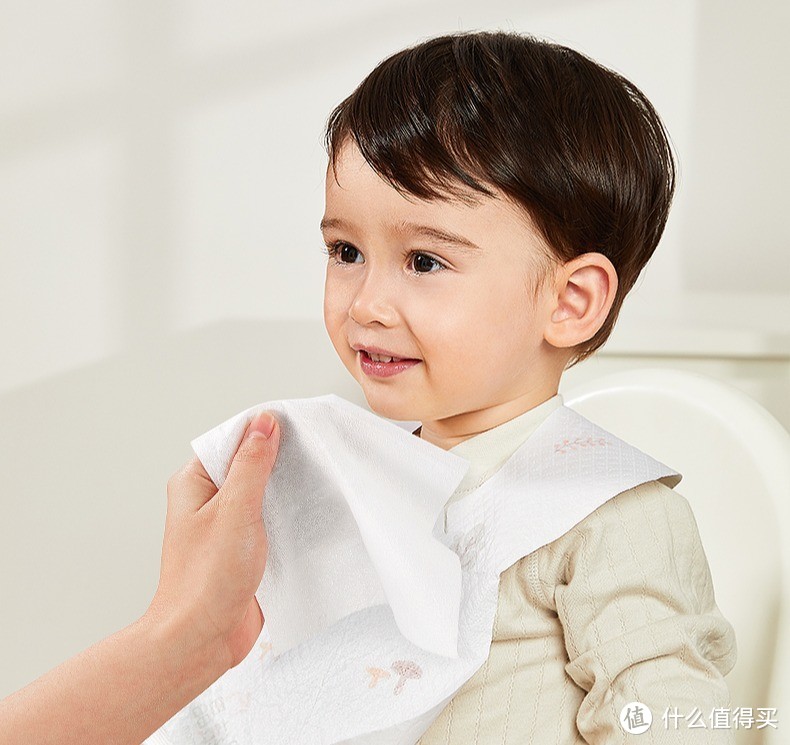 十月结晶婴儿湿巾新品来袭，轻巧mini出行便携！