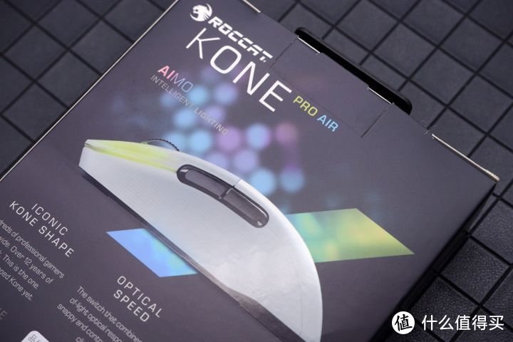 冰豹魔幻豹KONE PRO AIR无线鼠标：轻量设计的游戏利器