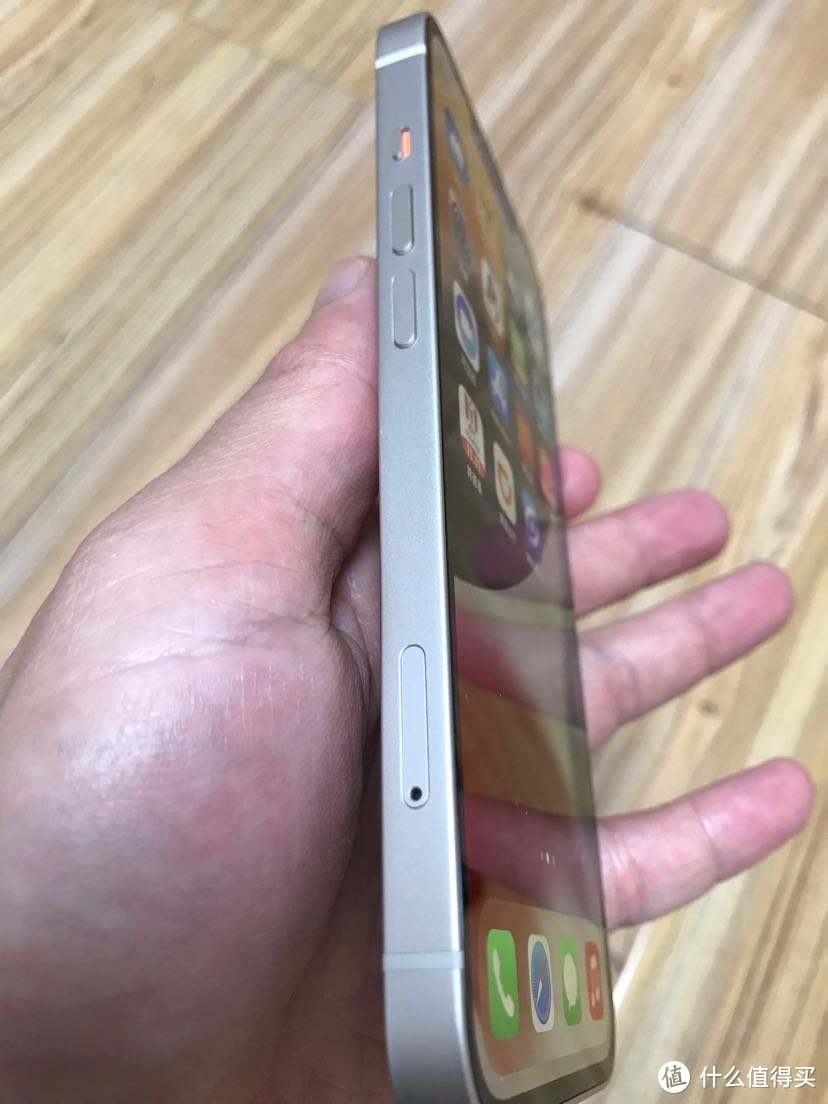 iphone13无塑料包装盒曝光(iphone13包装盒不再包覆塑料膜)