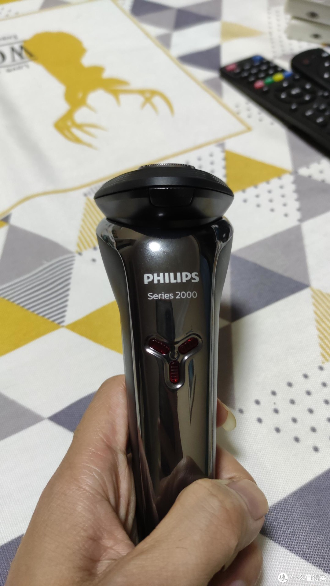  飞利浦一百多元进口PHILIPS 飞利浦 2000 series 切剃电动剃须刀S2302/