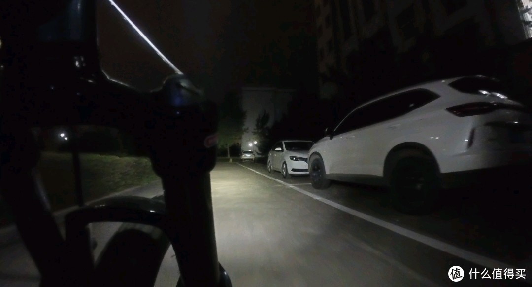 [流明实验室]加雪龙V9M-1000智能泛光骑行灯测评