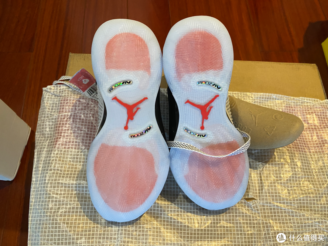 给孩子的礼物：NIKE 耐克 Air Jordan XXXV DNA 炫彩熊猫鞋