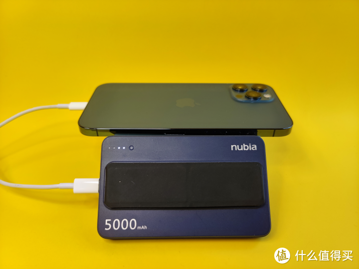 努比亚magafe磁吸充电宝，自动识别电池电量，快充30分钟