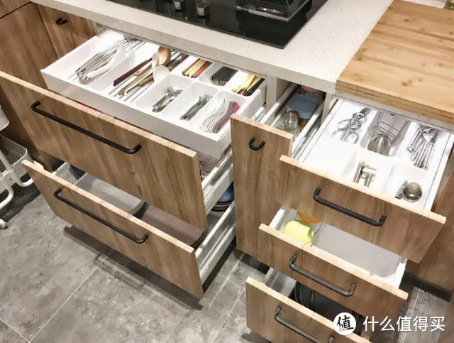 去小姨家参观，看到她家的这10个“神设计”，我都后悔家里装修早了