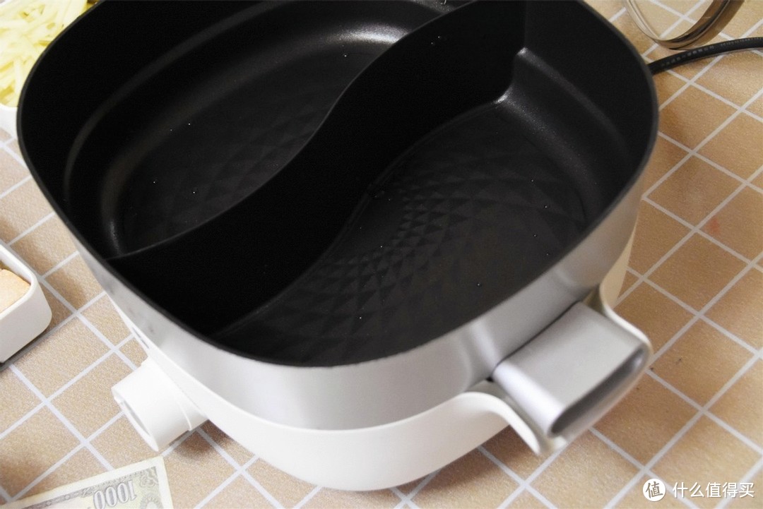 5.5L大容量，能涮能煮分体式设计， 这只鸳鸯锅成为冬日必备