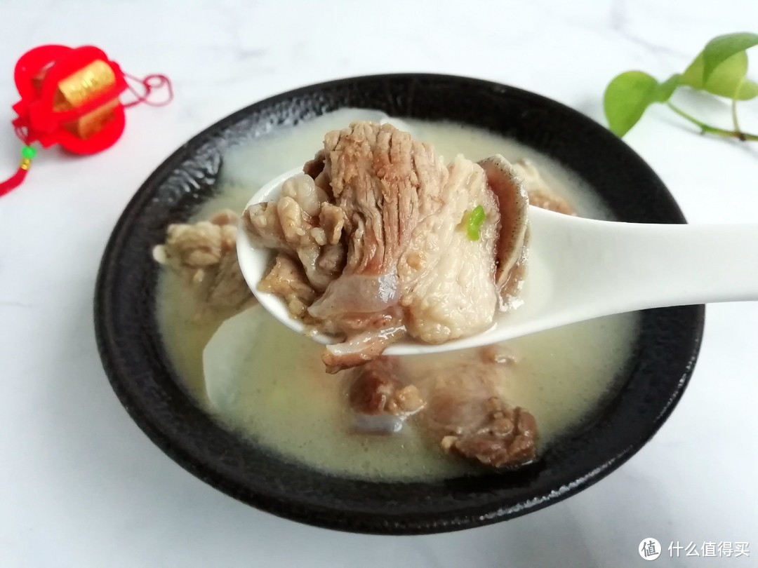 炖羊肉汤时,记住这关键两步,保准羊肉汤奶白鲜香,无膻味