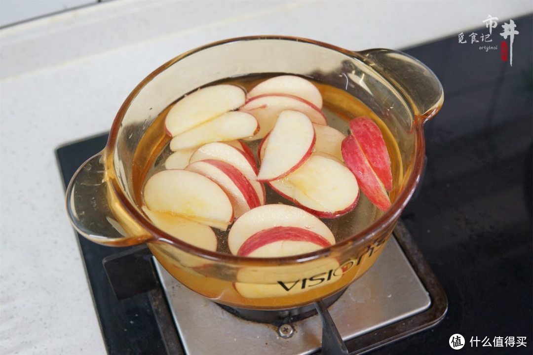 初冬季节，苹果和百合巧搭配，每周煮几次当水喝，由内到外都滋润