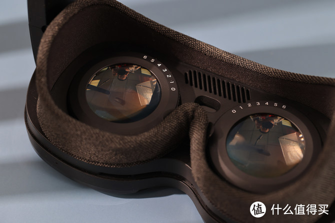 更简单更便携的VR头戴体验 HTC VIVE Flow评测