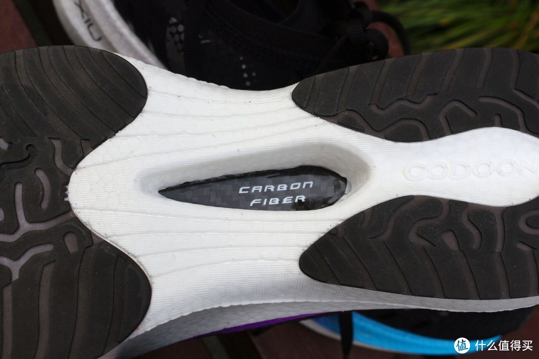 首测！飍 xiu~—咕咚 42K pro 造风者全掌碳板跑鞋，它来了