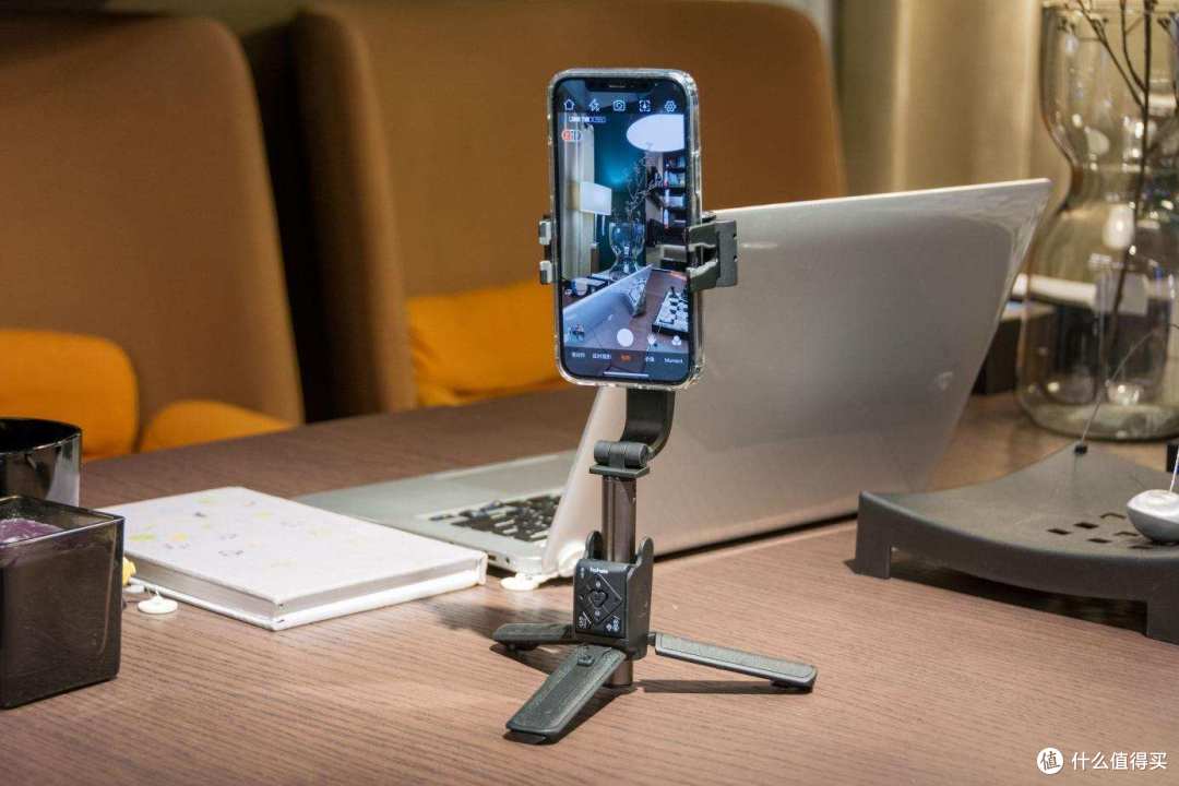 选自拍杆or手持云台？外出带它一个就够了 浩瀚小Q稳拍杆