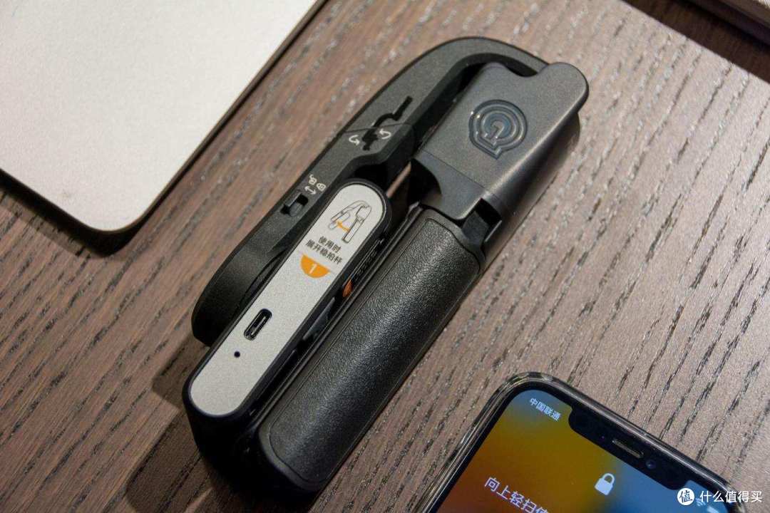 选自拍杆or手持云台？外出带它一个就够了 浩瀚小Q稳拍杆