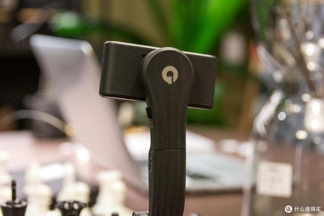 选自拍杆or手持云台？外出带它一个就够了 浩瀚小Q稳拍杆