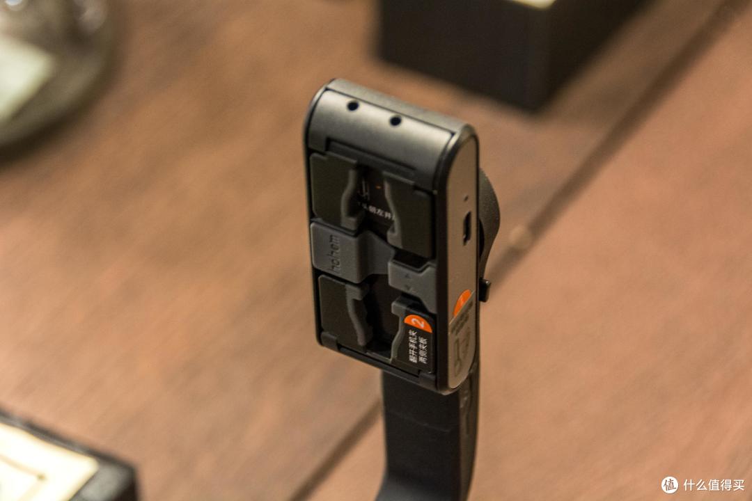 选自拍杆or手持云台？外出带它一个就够了 浩瀚小Q稳拍杆