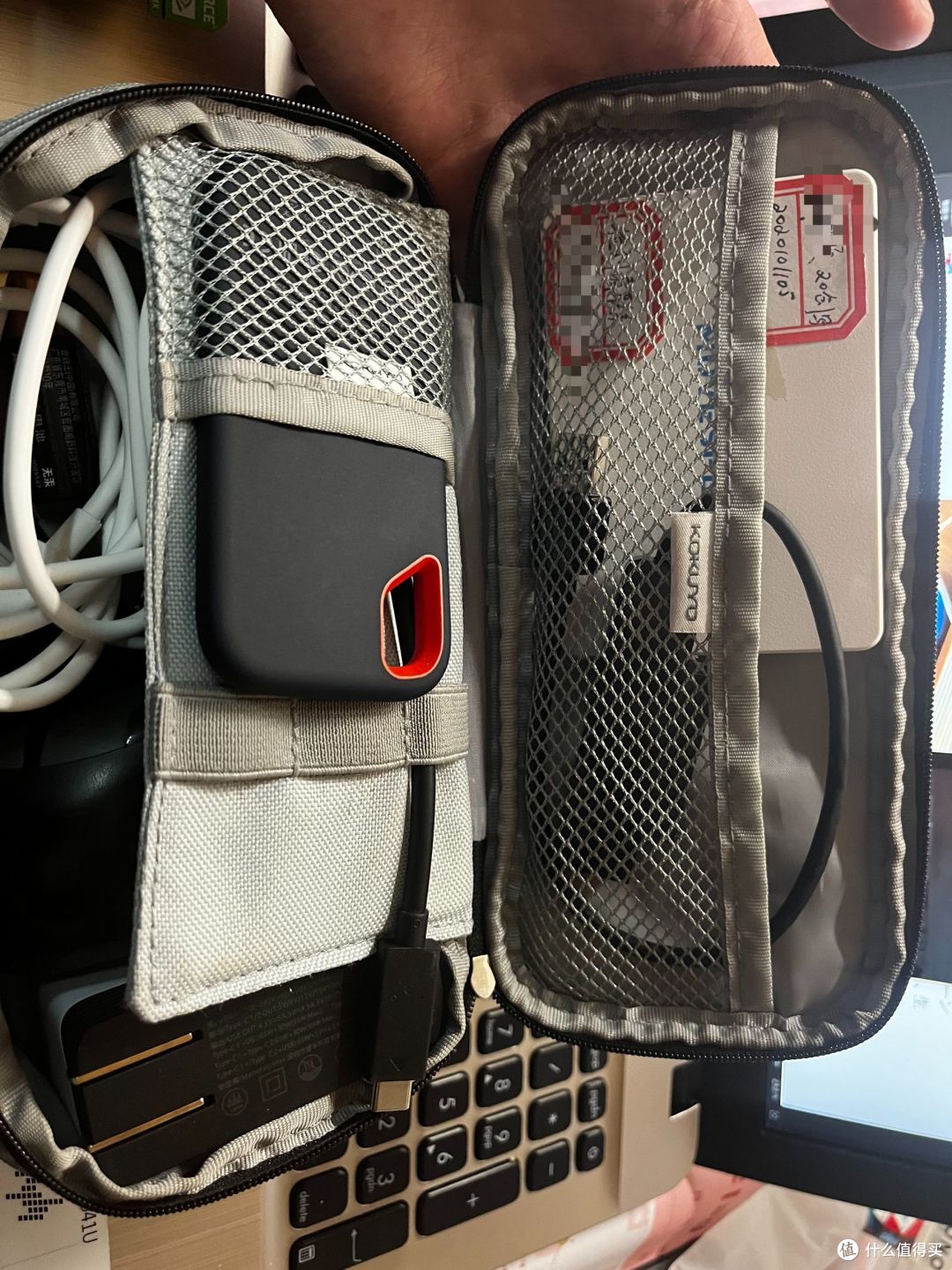 上层是win to go和移动硬盘，可以看到我是创意写作专业的学生，纯种文科生