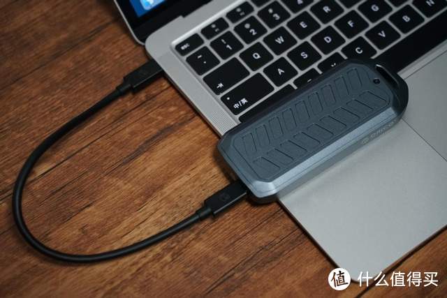 Macbook用户必备，奥睿科USB 4硬盘盒+Nvme SSD媲美苹果自带硬盘？