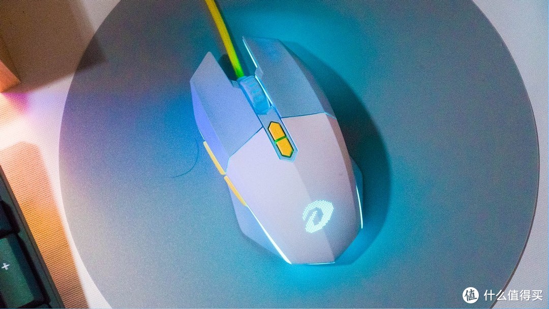 dareu达尔优 em 910游戏鼠标:堪称性价比之王