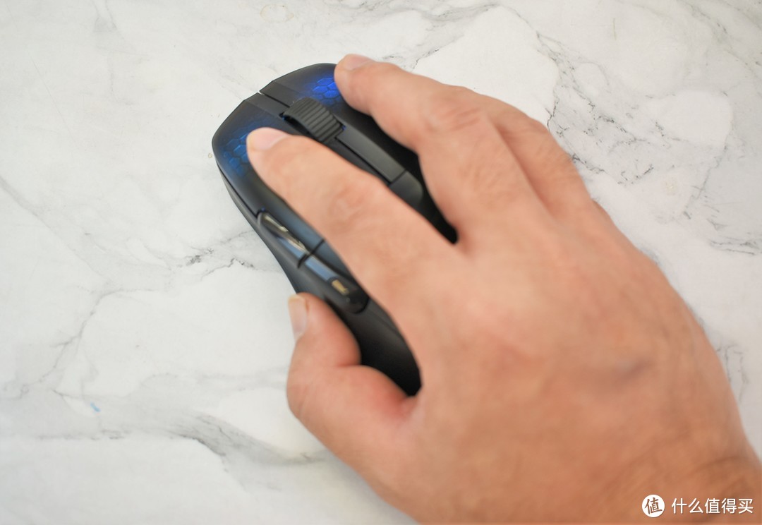 轻量化鼠标的极致，手感操控也属一流！冰豹KONE PRO AIR无线职业版鼠标体验