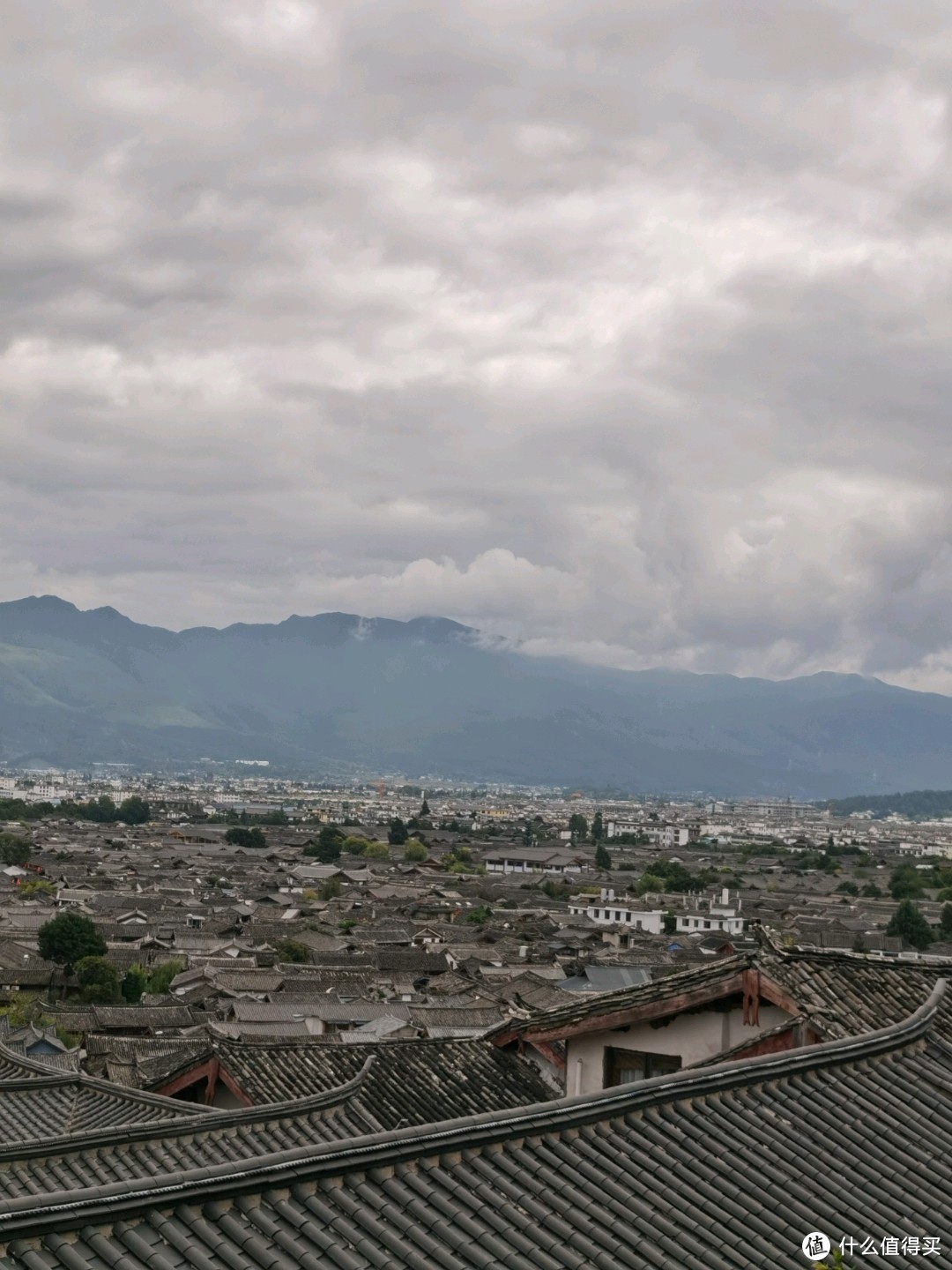 丽江丨登高远眺一览丽江古城全貌，犄角旮旯观景咖啡店安排上