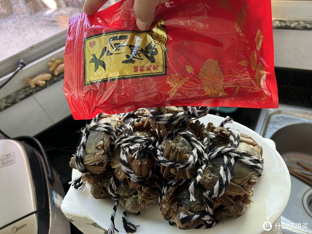 自制阳澄湖大闸蟹美食：舌尖上的华丽舞步，生鲜食谱绝味佳品，值得吃！