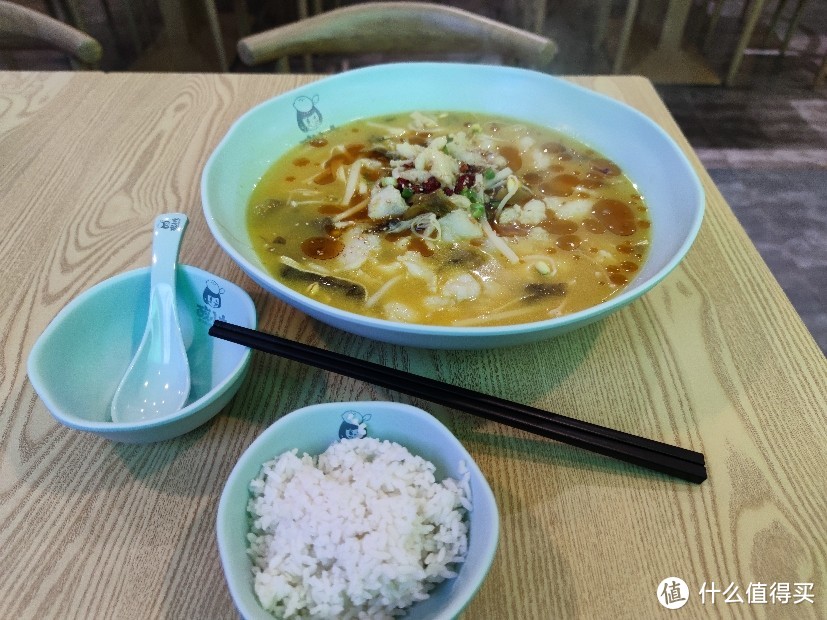 尝一尝美食荒漠大青岛西海岸评分最高的酸菜鱼。