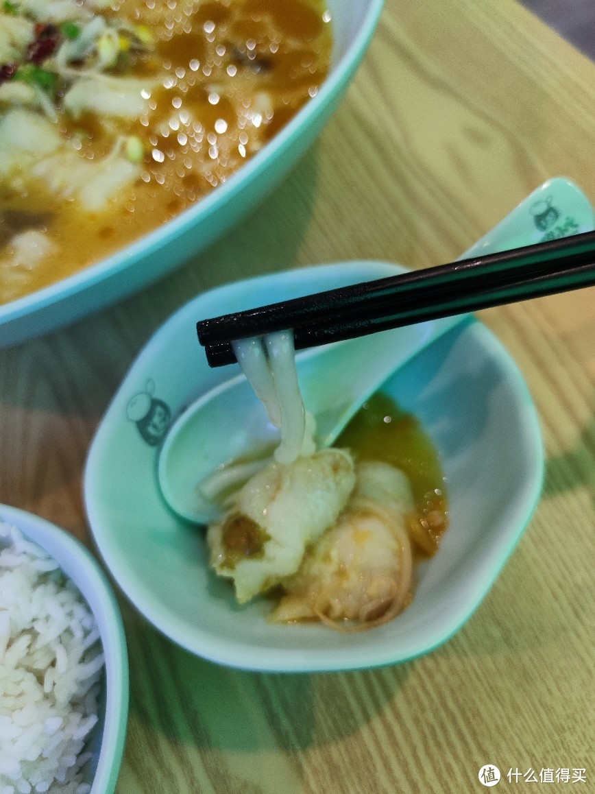 尝一尝美食荒漠大青岛西海岸评分最高的酸菜鱼。