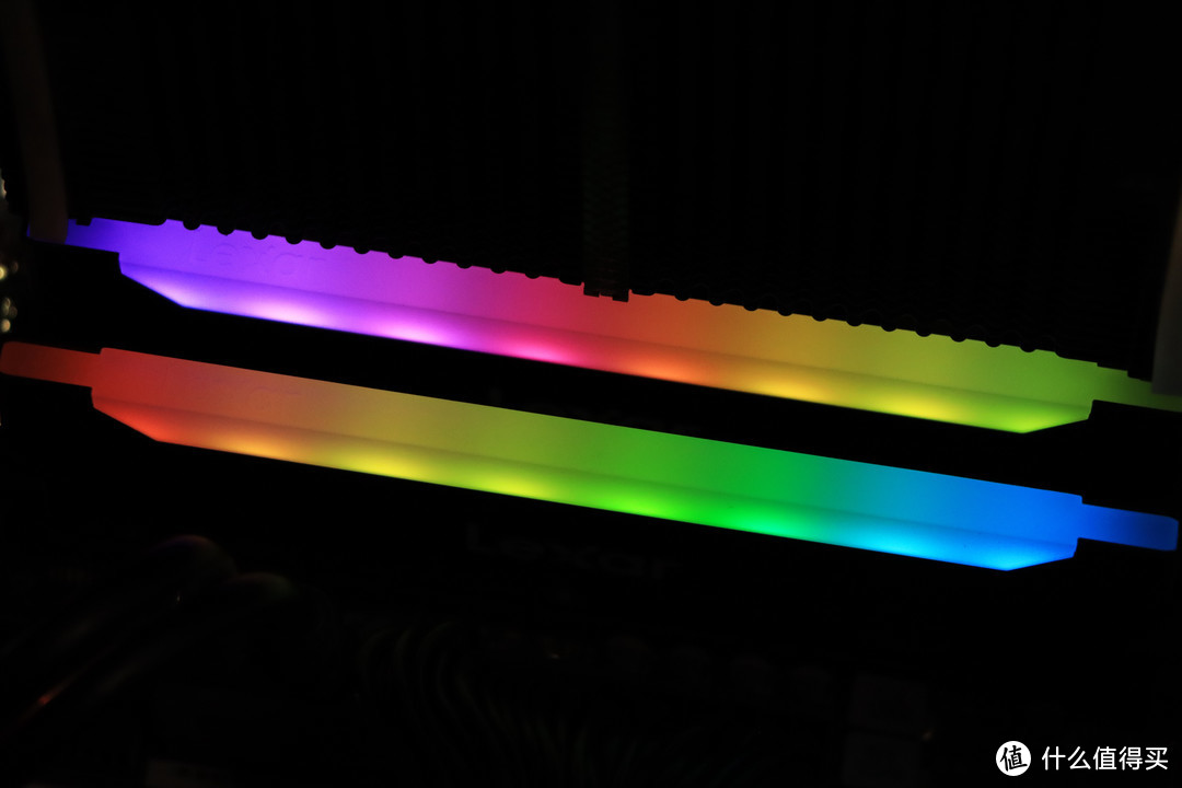 雷克沙 冥王之刃 RGB DDR4 3200 8G*2 值得买吗？