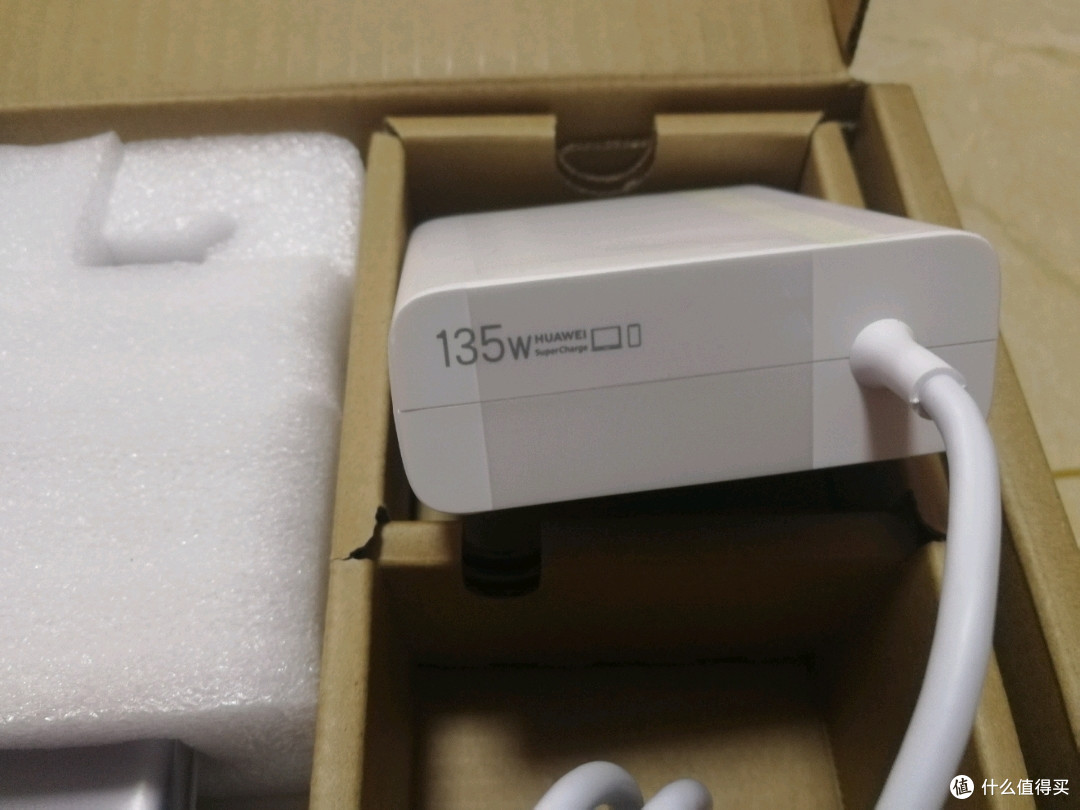 135w充电器,huge size 而且线和头居然是一体的.