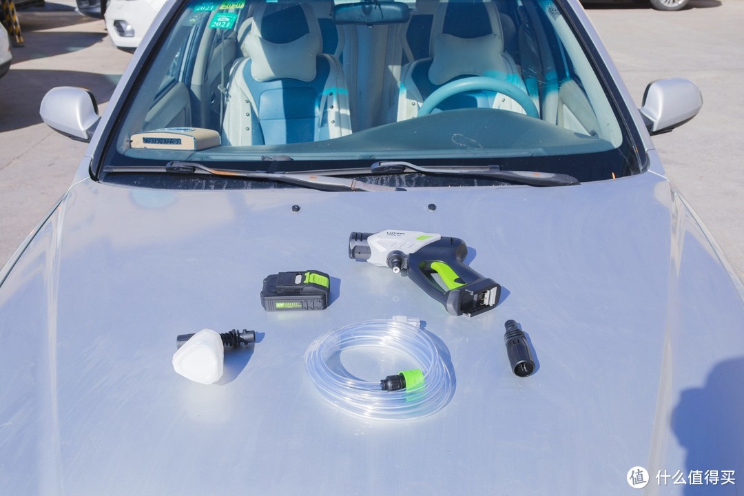 一桶水轻松洗车，绿田沙漠之鹰锂电池高压洗车机体验