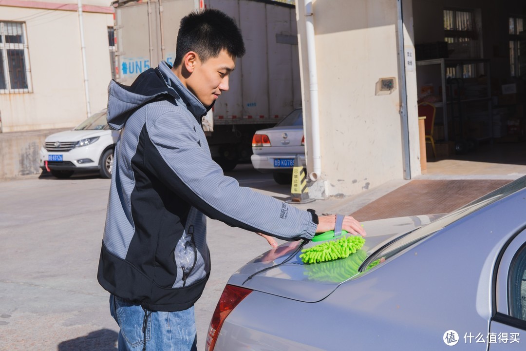 一桶水轻松洗车，绿田沙漠之鹰锂电池高压洗车机体验