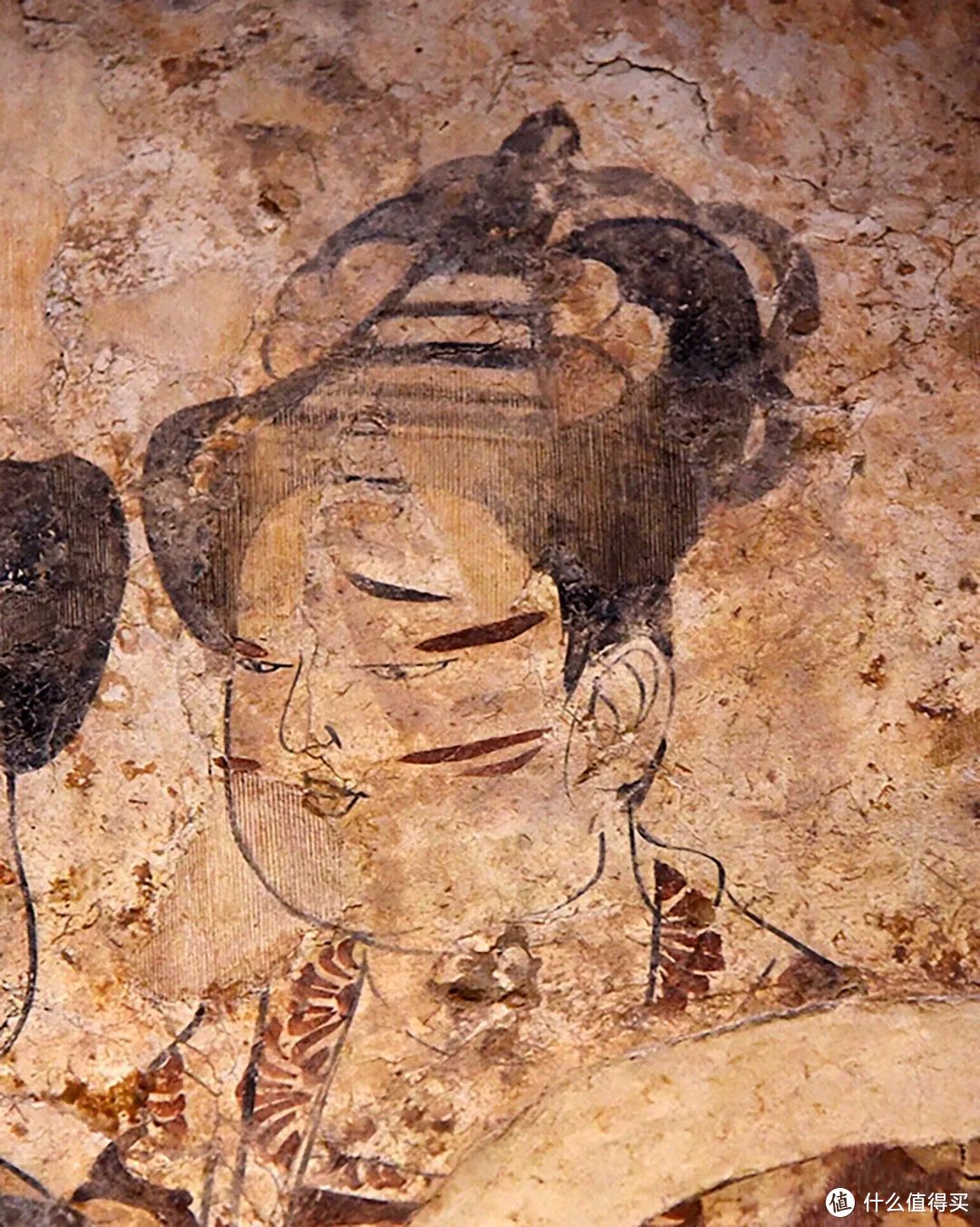 河南安阳中唐时期墓室壁画里画血晕妆的女性 ©“东方妆道”公众号