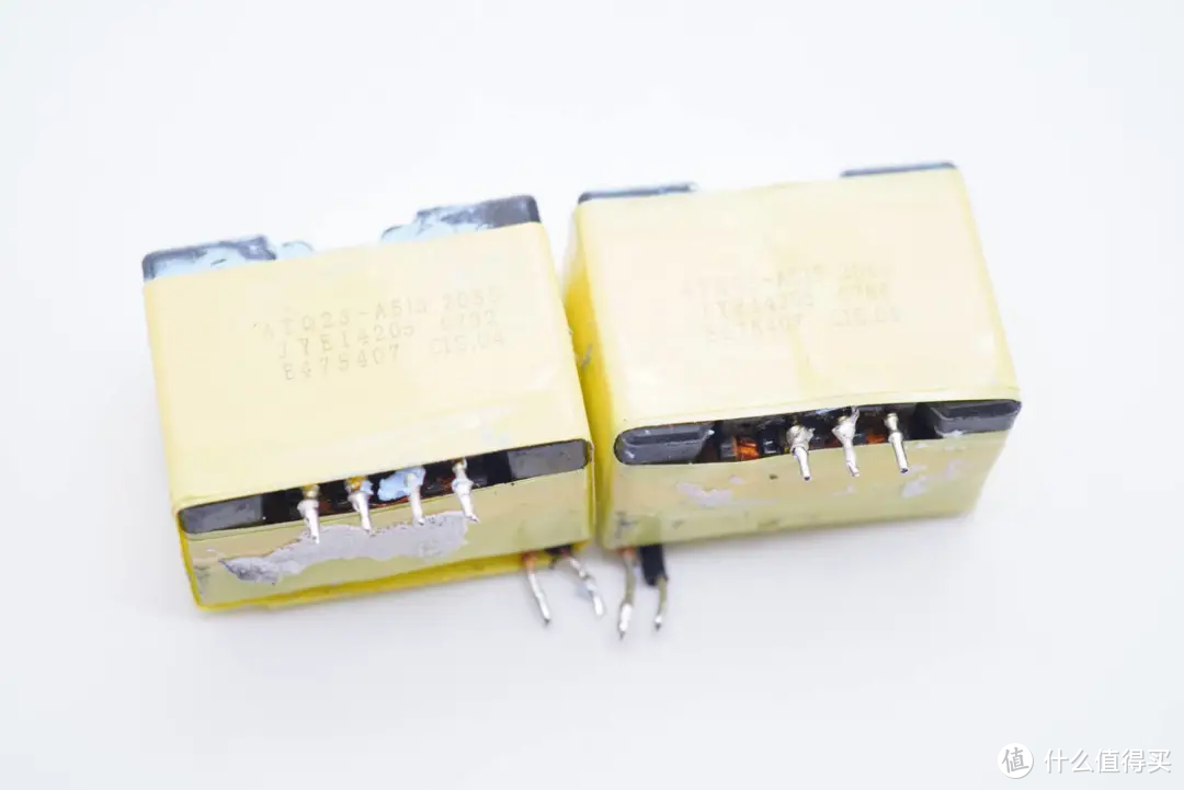 拆解报告：AOHi 100W双USB-C口氮化镓快充充电器