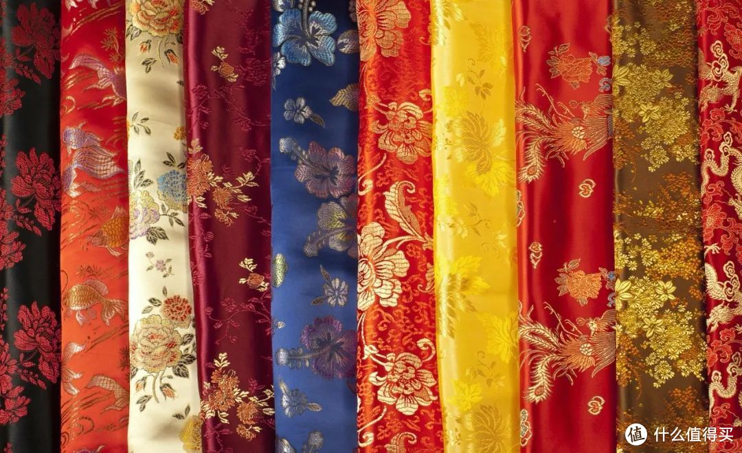 色彩华艳的绫罗绸缎 ©图虫创意