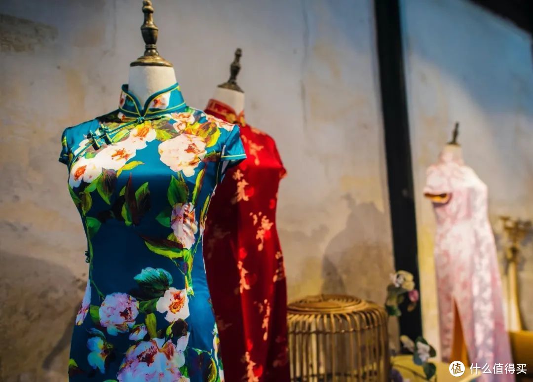 旗袍，被誉为中国国粹和女性国服，有学者认为其源头可追溯至先秦两汉时代的深衣，是民国女子最常见的服饰。©图虫创意