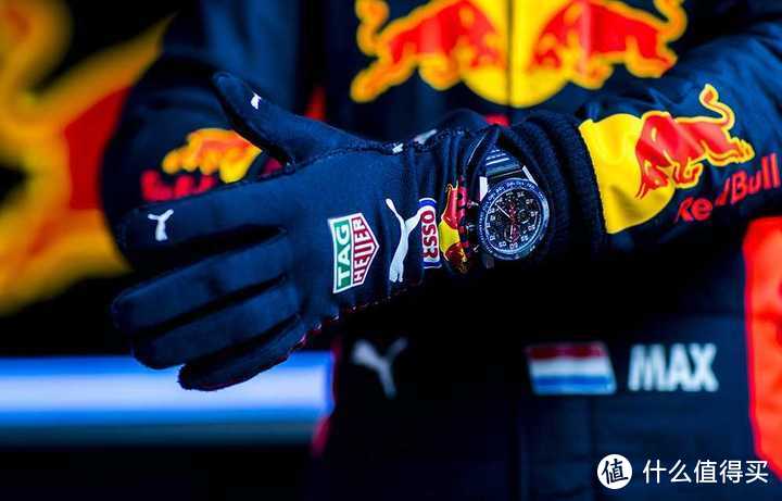 为何跑车车手比赛中戴的手表，看上去都不对劲？