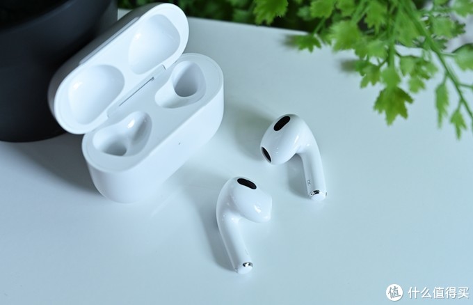 苹果AirPods 3入手体验，相比上代提升颇多，空间音频效果显著