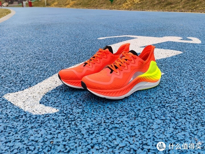 日常元素超临界碳板跑鞋体验：让你的马拉松跑起来